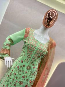 MAGNIFIQUE COMBINAISON DE BRODERIE DE SÉQUANCE AVEC PANTALON COUDU ET DUPATTA - Product Image 3