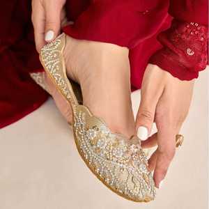 รองเท้า khussa สำหรับผู้หญิงปักสีทองแบบดั้งเดิมของปากีสถานคุณภาพระดับพรีเมี่ยม - Product Image 2