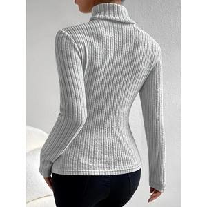 Suéter Elegante de Cuello Alto para Mujer, Color Gris Claro, Manga Larga, Ajustado, de Punto Acanalado, 100% Algodón Jersey, Versátil - Product Image 4
