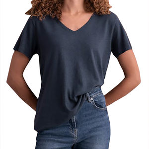 OEM เสื้อยืดลำลองสำหรับผู้หญิงคุณภาพสูงระบายอากาศได้ดีเป็นมิตรกับสิ่งแวดล้อมมีกระดุมตกแต่งโลโก้ป้องกันการเกิดเหงื่อ - Product Image 4