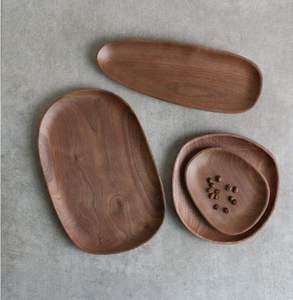 Plateau de service en bois en forme de cœur de qualité supérieure d'une seule pièce avec qualité premium supplémentaire pour les plats maison et les restaurants. - Product Image 2