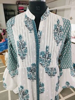 Robe maxi à volants élégante pour femmes avec bouton sur le devant, imprimé classique en blocs et coupe décontractée flatteuse, robe longue bohème de plage pour femme