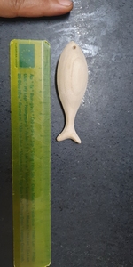 Peces de madera decorativos de colores utilizados para la decoración de paredes o utilizados como juguetes educativos hechos de madera natural 100% - Product Image 3