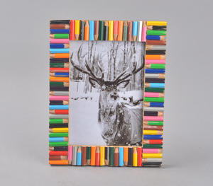 Cadre photo artisanal en crayons de couleur recyclés, mosaïque arc-en-ciel créative, porte-photo unique, décoration de bureau écologique pour - Product Image 4