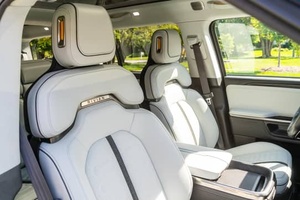 LISTO PARA ENVIAR: RIVIAN R1S 2023, CUATRO MOTORES, TRACCIÓN EN LAS CUATRO RUEDAS, BATERÍA DE GRAN CAPACIDAD, COLOR AZUL RIVIAN - Product Image 3