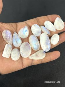 Piedra Lunar de Fuego Azul Natural, Gema Suelta en Cabujón, Forma Mixta, Tamaño Mixto, 20 a 30 mm - Product Image 3