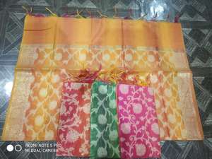 Designer Banarasi Dupatta avec motif floral de travail en fil d'or adapté à la fête de mariage et à la mode quotidienne - Product Image 3