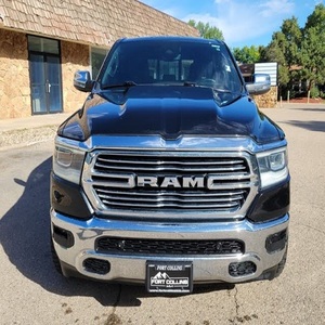 2023 Ram 1500 Laramie Crew CAB 4WD รถกระบะมือสองหนังสีเข้มกระปุกเกียร์อัตโนมัติด้านหลังกล้อง R17ยางอลูมิเนียมอัลลอยด์ - Product Image 1