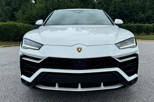 Lamborghini URUS SUV 2019 de Lujo y Alto Rendimiento - Motor Biturbo de Ocho Cilindros y 641 Caballos de Fuerza, Tracción en las Cuatro Ruedas, Sistema Completo de Asistencia a la Seguridad - Product Image 2