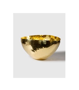 Bol en laiton traditionnel rustique avec motifs sculptés et ton or parfait pour les cadeaux de pendaison de crémaillère ou une utilisation festive - Product Image 5