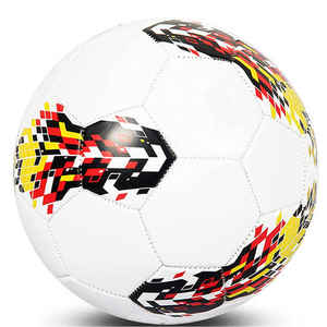 Ballon de football de sport de taille 3 pour l'extérieur, design optimal, cousu à la main, logo personnalisé, impression sportive, cuir pakistanais - Product Image 2