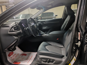 Toyota Camry 2020 d'occasion - Product Image 2