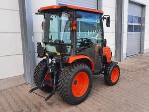 Tracteur à pied Kubota B2320HD avec chargeur et plateau de tonte de 60 pouces en vente composants de base inclus moteur pompe à engrenages roulement boîte de vitesses - Product Image 6