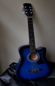 Guitarra acústica roja Sunburst para estudiantes, que ofrece un acabado vibrante y sonido completo, disponible a precios al por mayor. - Product Image 5