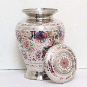 Urne de crémation en laiton de meilleure qualité, motif floral indien sculpté pour le stockage des cendres, fournitures funéraires faites à la main - Product Image 2