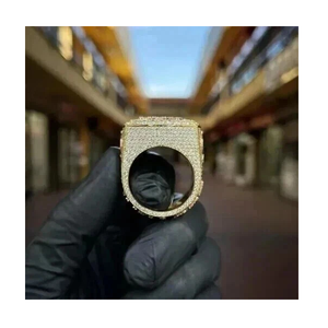 Bague de mariage personnalisée unique en plaqué or jaune 14K pour homme Moissanite véritable 3 carats de qualité supérieure - Product Image 3