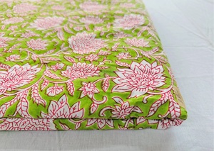 Tissu de bloc de main de 44 '' / 111cm de large, beau tissu doux imprimé floral, tissu de rideau de robe de tissu de coton indien - Product Image 4