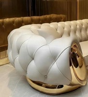 Neues Vision Luxus-Chesterfield-Sofa |   Getuftetes Samtsofa mit goldenen Akzentfüßen |   Moderner Stil Langlebige 100% Zedernholz Wohndekoration