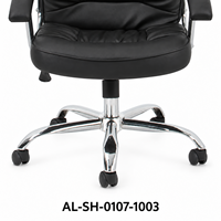 Chaise de bureau de direction moderne en cuir PVC noir, accoudoirs rembourrés, finition chromée, base à cinq étoiles, hauteur réglable pour manager