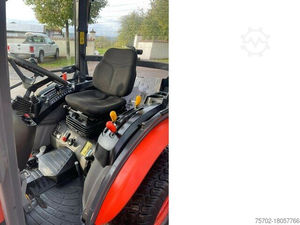 Chargeur frontal Kubota B2650 avec chargeur frontal et godet - Product Image 5
