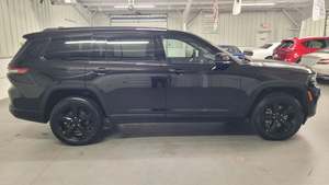 JEEP GRAND CHEROKEE L ALTITUDE 4WD 2023 D'OCCASION, CONDUITE À GAUCHE/DROITE - Product Image 3