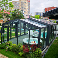 Kit de véranda mobile électrique préfabriquée moderne personnalisée avec écran rétractable et cloison de piscine extérieure en verre trempé