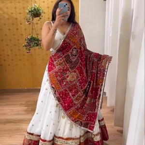 Hermoso último diseñador Navratri Lehenga con hermosas lentejuelas pesadas con hermosa impresión digital - Product Image 1