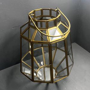 Lanterne à bougie décorative en verre et en laiton pour la décoration de la maison avec finition en laiton - Product Image 3