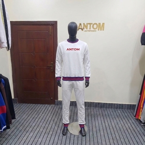 ชุดวอร์มลำลองมีฮู้ดสีเหลือง ผ้าโพลีเอสเตอร์ สำหรับฤดูหนาว แบบ unisex  ตัดต่อผ้า ผลิตโดยบริษัทแอนทอม เอ็นเตอร์ไพรส์ - Product Image 4