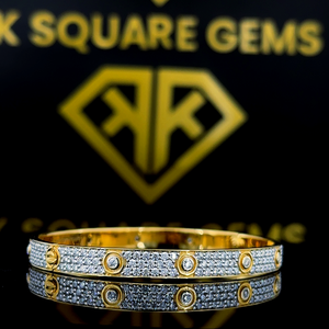 Fabriqué avec perfection, notre bracelet exclusif pour femme présente un incroyable diamant de laboratoire serti en or blanc 14 carats - Product Image 5