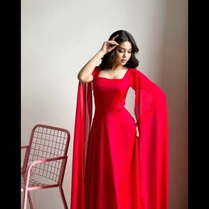 Élégant classique rouge Cape manches parole longueur robe élégante col carré drapé antistatique grande taille demoiselle d'honneur soirée mariage - Product Image 3