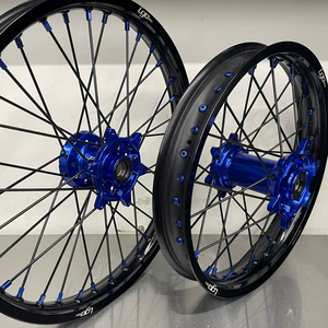 Roue arrière neuve d'usine Husqvarna KTM, jante noire, moyeu bleu, neuve, 19 pouces, à vendre - Product Image 1