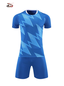Traje de fútbol de alta calidad para hombres, camisetas, camisetas, uniformes de fútbol de colores baratos, uniforme de fútbol de alta calidad fabricado en Pakistán - Product Image 5