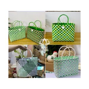 Sac à main en plastique de qualité fiable, idéal pour la vente au détail et le transport de petits articles, surface aseptique pour l'affichage - Product Image 1