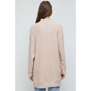 Blusa Beige de Manga Murciélago con Cuello Alto - Product Image 5