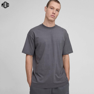 Entrenamiento físico 100% algodón ajuste suelto en blanco liso venta al por mayor caja ajuste hombro caído 250 300GSM Jersey camiseta para hombres - Product Image 1