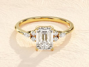 Hermoso corte esmeralda con piedra lateral radiante y redonda, anillo de diamante cultivado en laboratorio, joyería personalizada, excelente corte, el mejor regalo para ella - Product Image 4