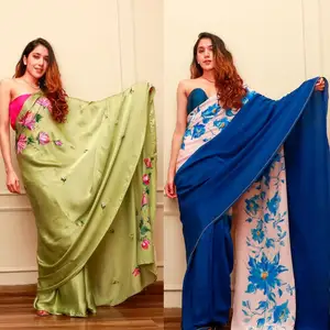 Sari di design su tessuto di seta di raso di alta qualità con lavoro a mano su tutto il sari e stampa digitale e camicetta su tessuto di seta Benglori.