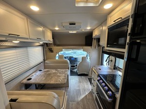 ผู้ขายที่ได้รับการยืนยันสำหรับรถบ้านเคลื่อนที่ Thor CHATEAU 22EF ปี 2023 พร้อมขายและจัดส่งทั่วโลก - Product Image 3