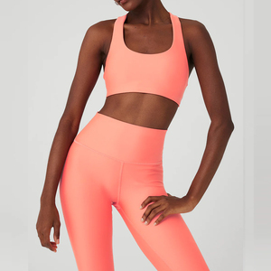 Conjuntos de ropa de Yoga hasta la rodilla personalizados de alta calidad, ropa deportiva de poliéster 100% para mujeres de talla grande, ropa de gimnasio al por mayor - Product Image 4