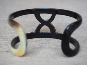 Bracelet en corne de buffle de forme naturelle moderne artisanal à la mode Cadeau de mariage éco-responsable pour femmes par SANIYA HANDICRAFT - Product Image 4