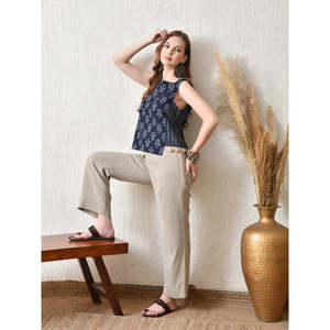Top de algodón azul marino de inspiración Bohemia con motivos de bloque manual, corte sin mangas y detalles de borlas. - Product Image 5