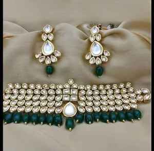 Conjunto de Collar Kundan Tradicional Indio de Alta Calidad con Trabajo Meenakari en la Parte Posterior, Personalización de Color Disponible, Perfecto para Bodas - Product Image 2