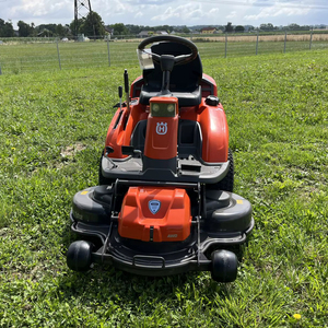เครื่องตัดหญ้าแบบนั่งขับ 2 จังหวะ รุ่น 216TC AWD Limited Edition พร้อมด้ามจับแบบยืดหดได้สำหรับงานอุตสาหกรรม ประสิทธิภาพสูง ทนทาน เหมาะสำหรับผู้ขับขี่ - Product Image 1