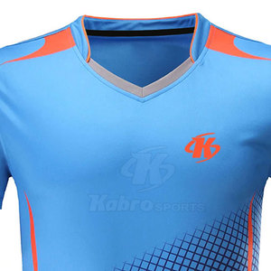 Uniforme de badminton court 100 % polyester de haute qualité, couleur unie, tenue d'équipe respirante, séchage rapide, écologique, avec logo frontal - Product Image 5