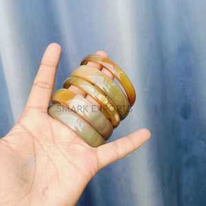 Bracelets en corne de buffle naturelle pour femmes polis à la main Bijoux légers et durables parfaits pour des vêtements ethniques ou modernes décontractés - Product Image 4