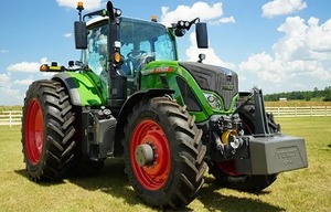 Livraison rapide Tracteurs Fendt économiques à vendre Moteur à faible consommation de carburant Boîte de vitesses automatique Roues robustes Terres en pente et plates - Product Image 4