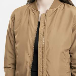 Nouvelle veste bomber rétro américaine pour femmes, printemps automne, streetwear décontracté, veste coupe-vent unisexe, veste bomber beige pour couple - Product Image 5