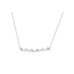 Baguette de oro amarillo y collar de barra de diamantes redondos Elegancia contemporánea con corte de precisión de brillo atemporal - Product Image 5