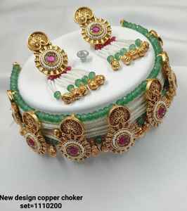 Nouveau design plaqué or traditionnel goutte perle et Kundan clouté boucle d'oreille collier ras du cou ensemble et ensemble de bijoux pour femme - Product Image 3